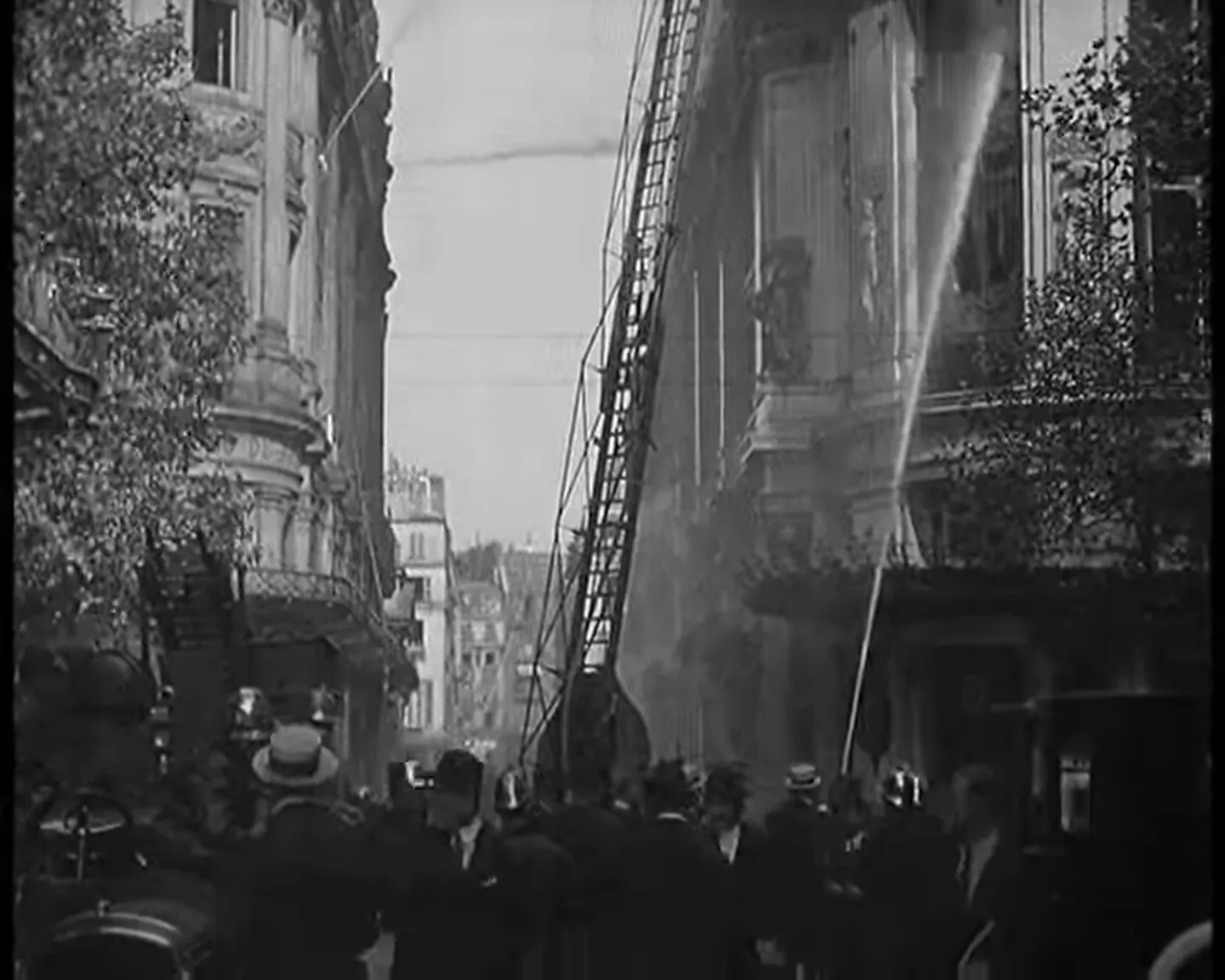 Affiche du film tourné pendant l'incendie du Printemps en 1921