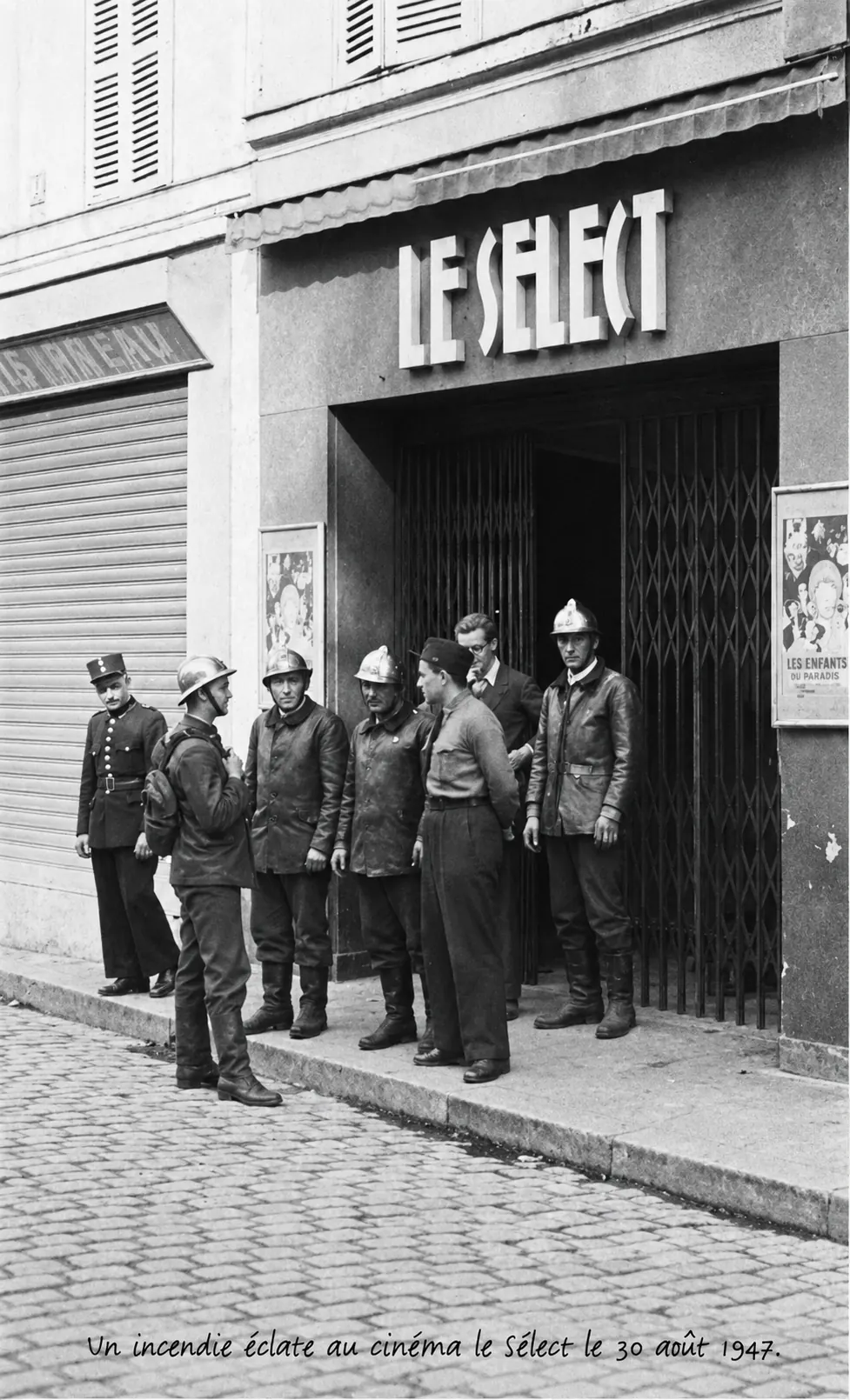 La devanture du cinéma Le Select rue de Marly après la catastrophe